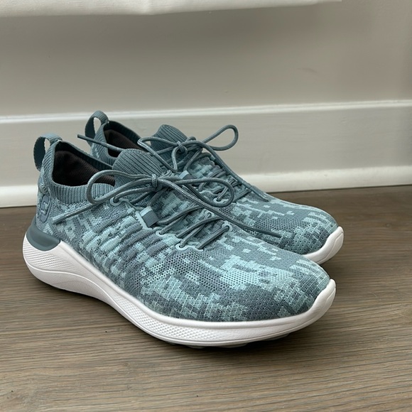 Women’s FootJoy Golf Shoes - Picture 2 of 6